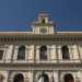 La scritta latina Vniversit degli stvdi Aldo Moro campeggia sotto il secondo piano, a sua volta sormontato da una torretta che ospita un orologio da torre e delle piccole campane